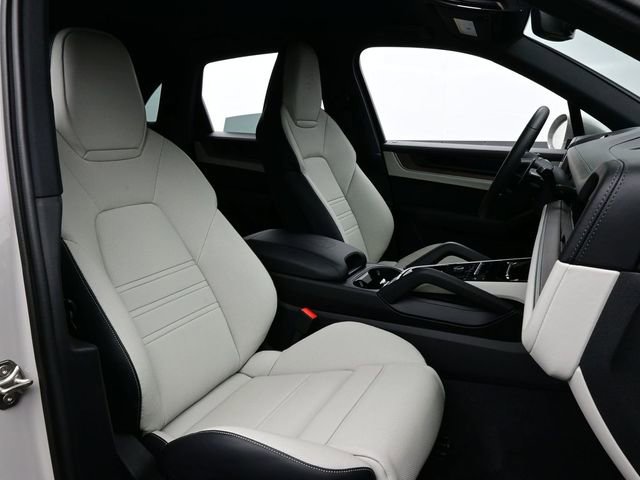 Certified 2025 Porsche Cayenne S AWD/4WD image 18