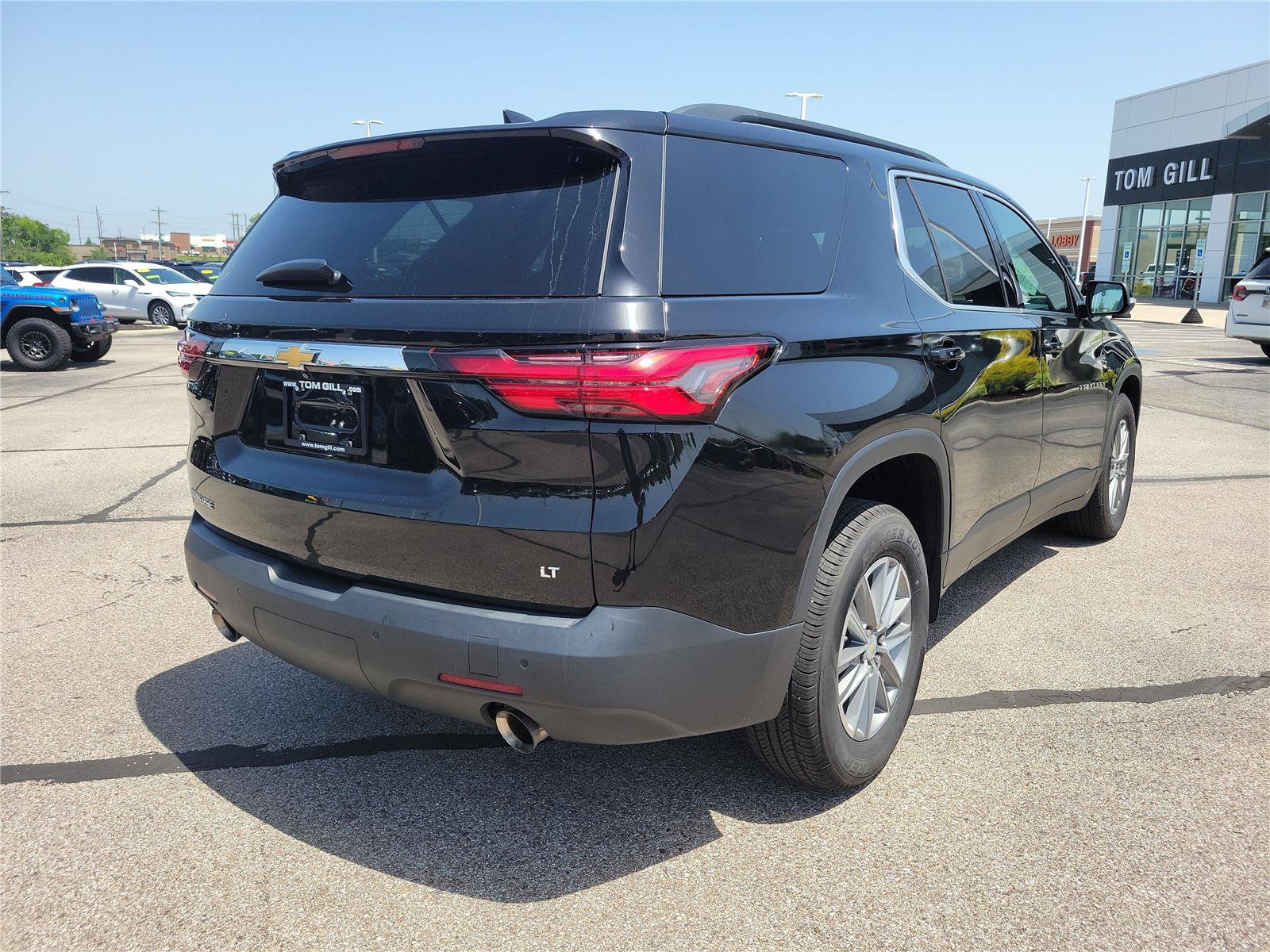 Used 2022 Chevrolet Traverse LT FWD image 4