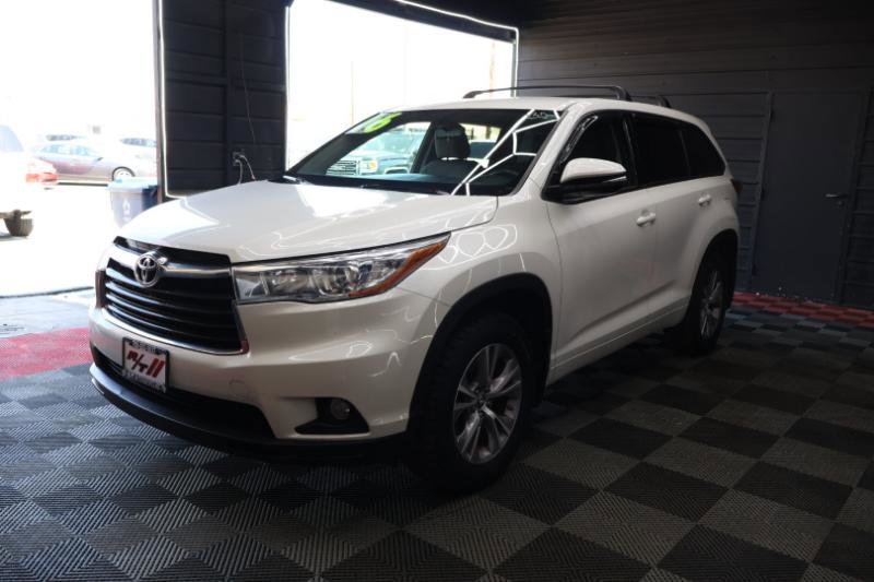 Used 2016 Toyota Highlander Plus AWD/4WD image 3