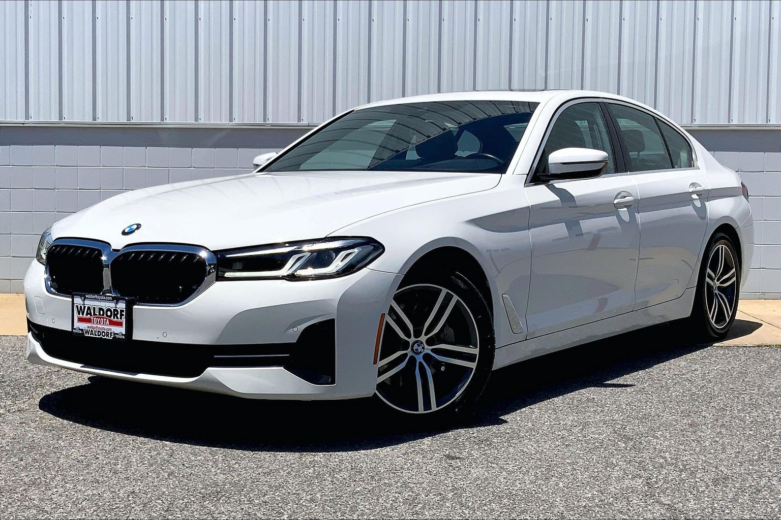 Used 2022 BMW 530i xDrive w/ Premium Package AWD/4WD image 2
