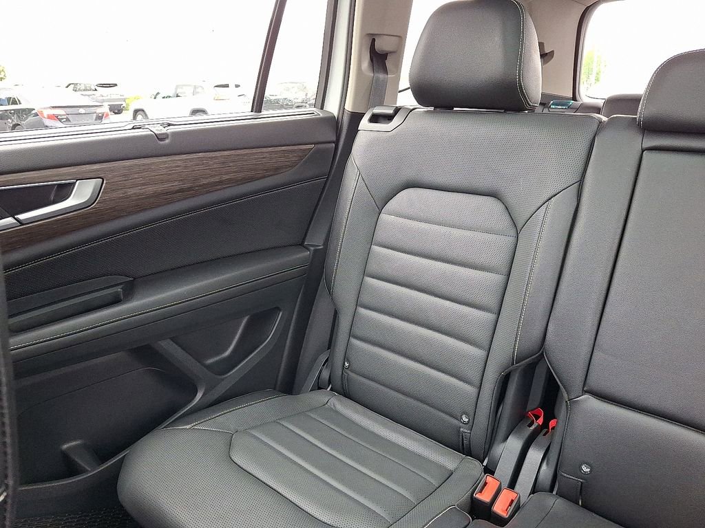 Used 2024 Volkswagen Atlas SEL AWD/4WD image 18