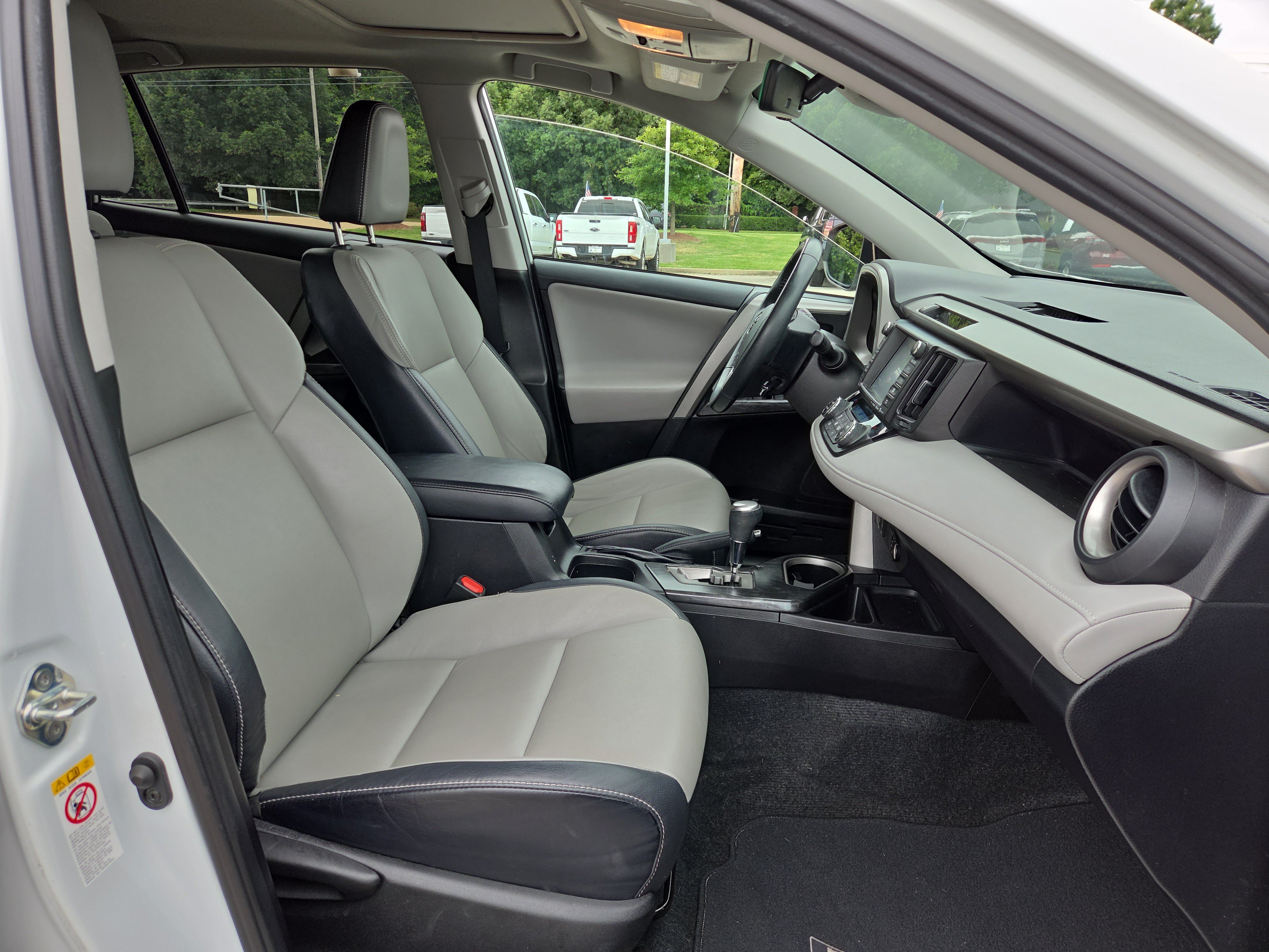 Used 2018 Toyota RAV4 Platinum AWD/4WD image 15