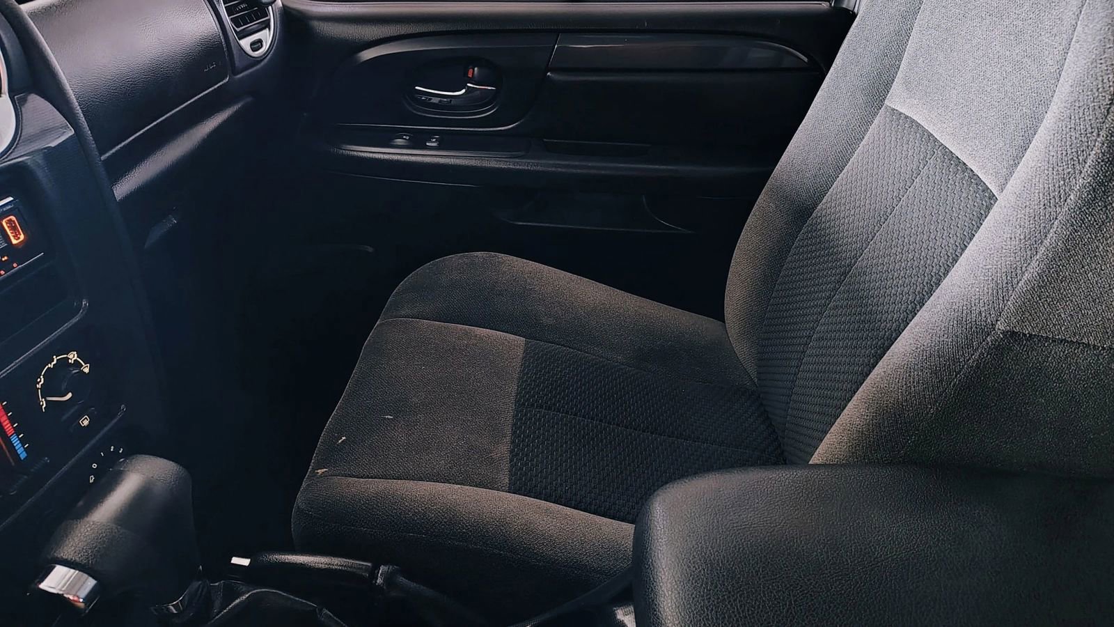 Used 2008 GMC Envoy SLE image 22