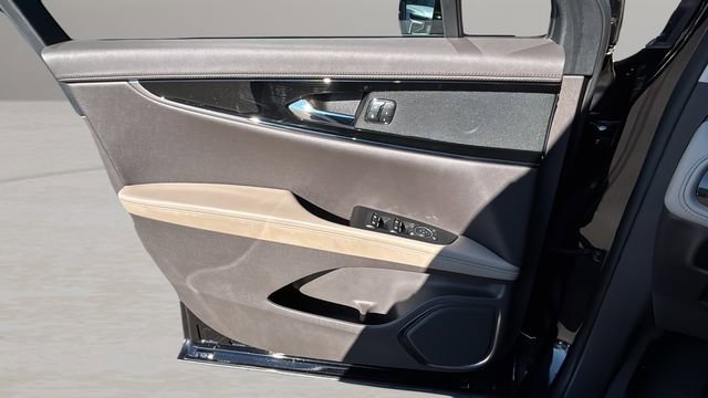 Used 2023 Lincoln Nautilus Standard w/ Premium Package image 17