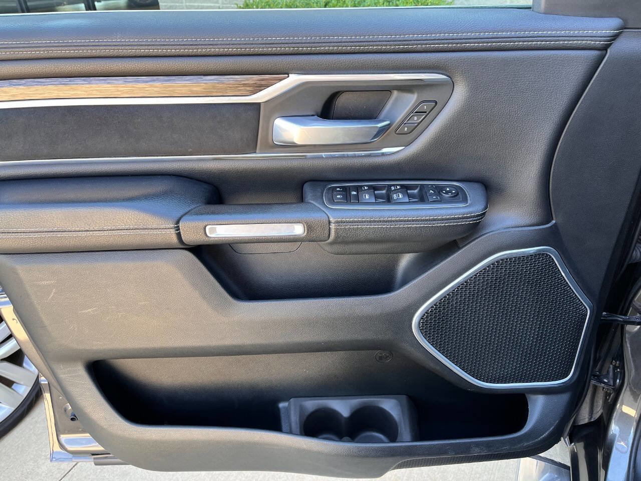 Used 2019 RAM 1500 Laramie image 8