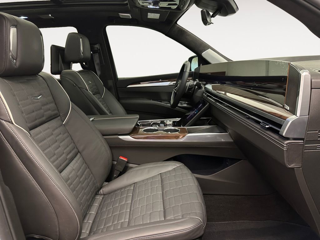 Used 2026 Cadillac Escalade Platinum Sport w/ LPO, ONYX Package image 15