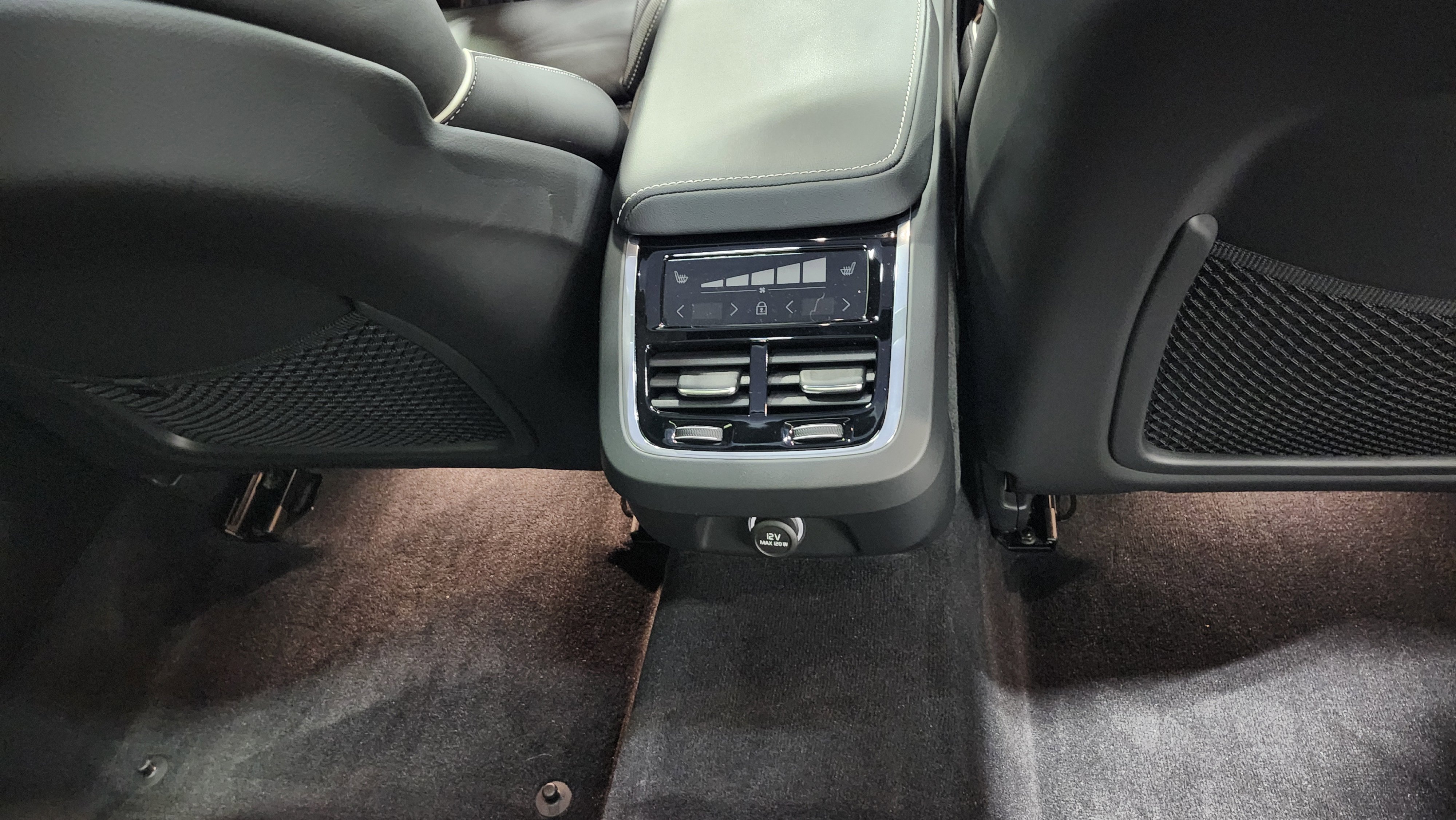 Used 2020 Volvo S60 T6 R-Design image 22