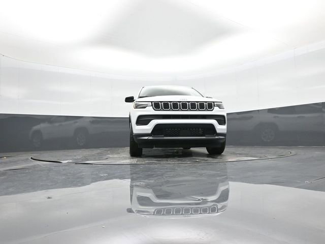 Used 2025 Jeep Compass Sport image 44