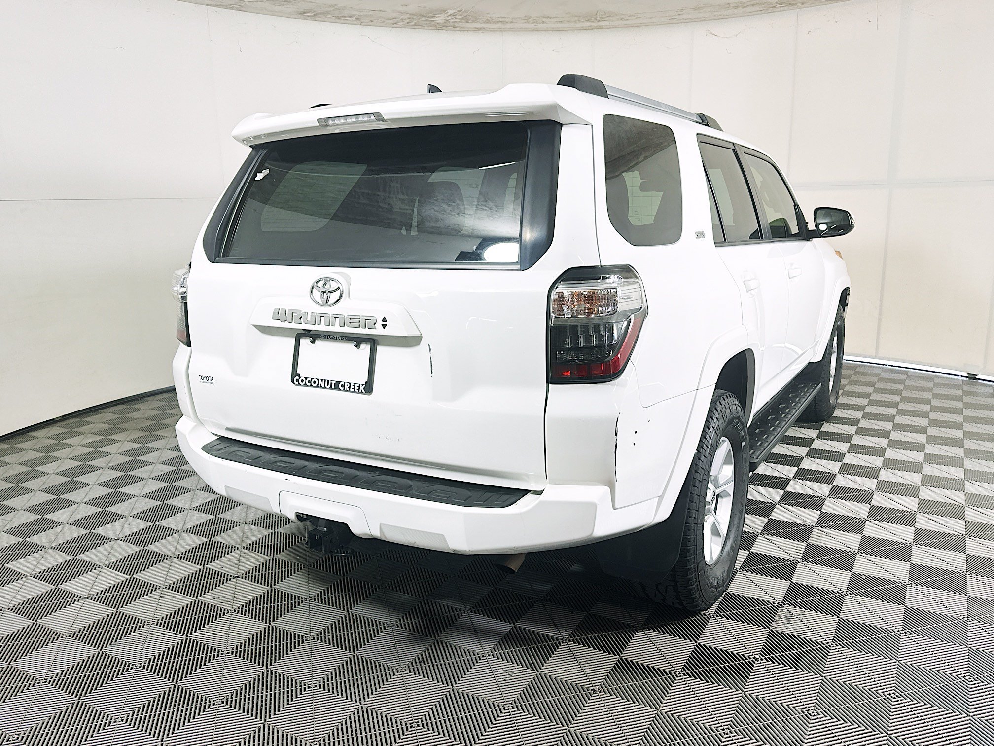 Used 2021 Toyota 4Runner SR5 Premium AWD/4WD image 3