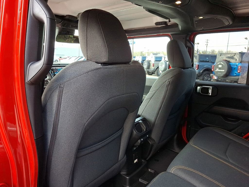 Used 2025 Jeep Wrangler Unlimited Sahara image 12