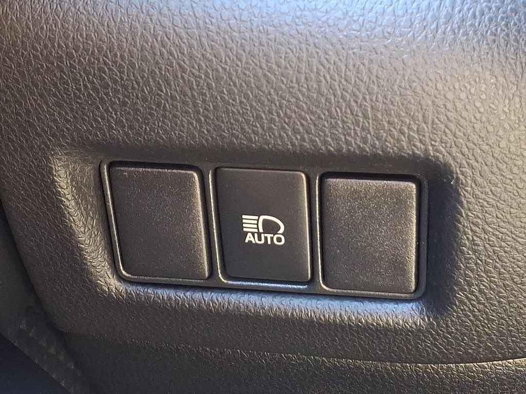 Used 2018 Toyota C-HR XLE FWD image 23