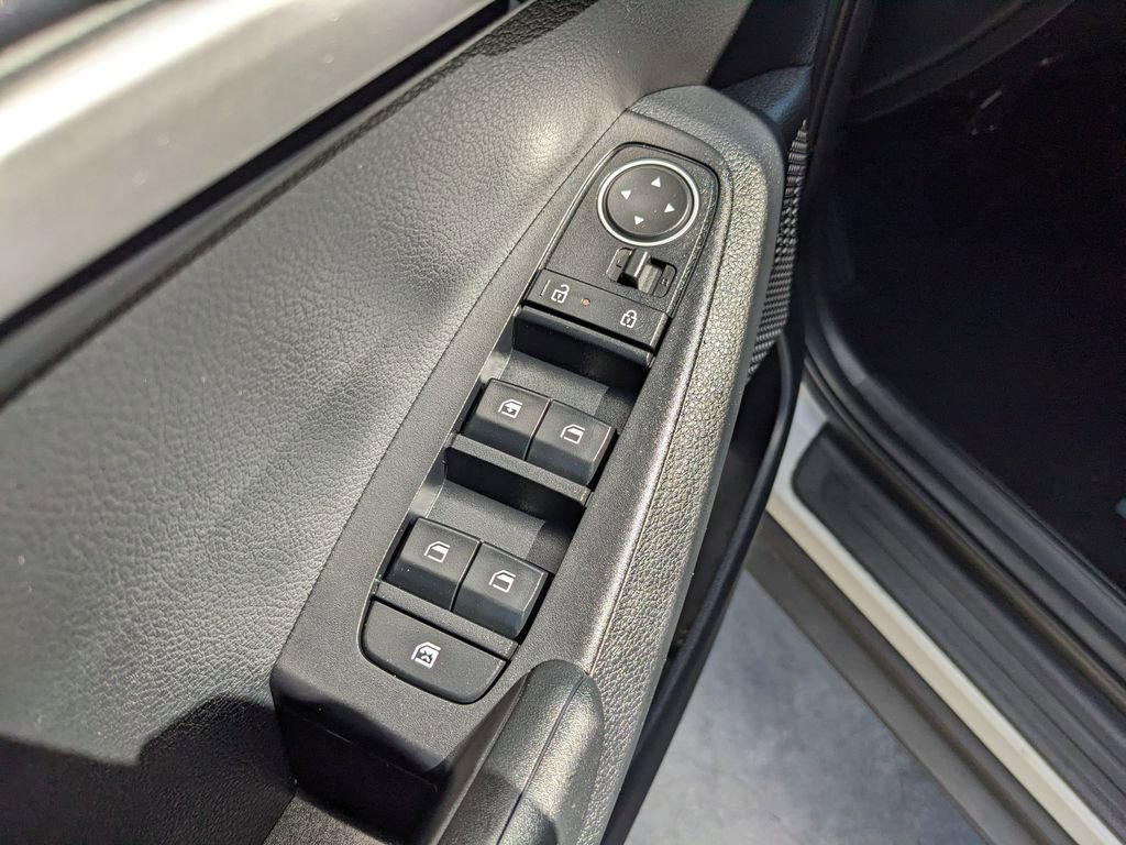 Certified 2025 Kia Seltos LX AWD/4WD image 19