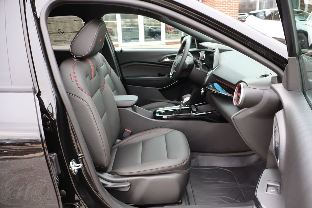New 2026 Chevrolet Trax RS w/ Driver Confidence Package image 38