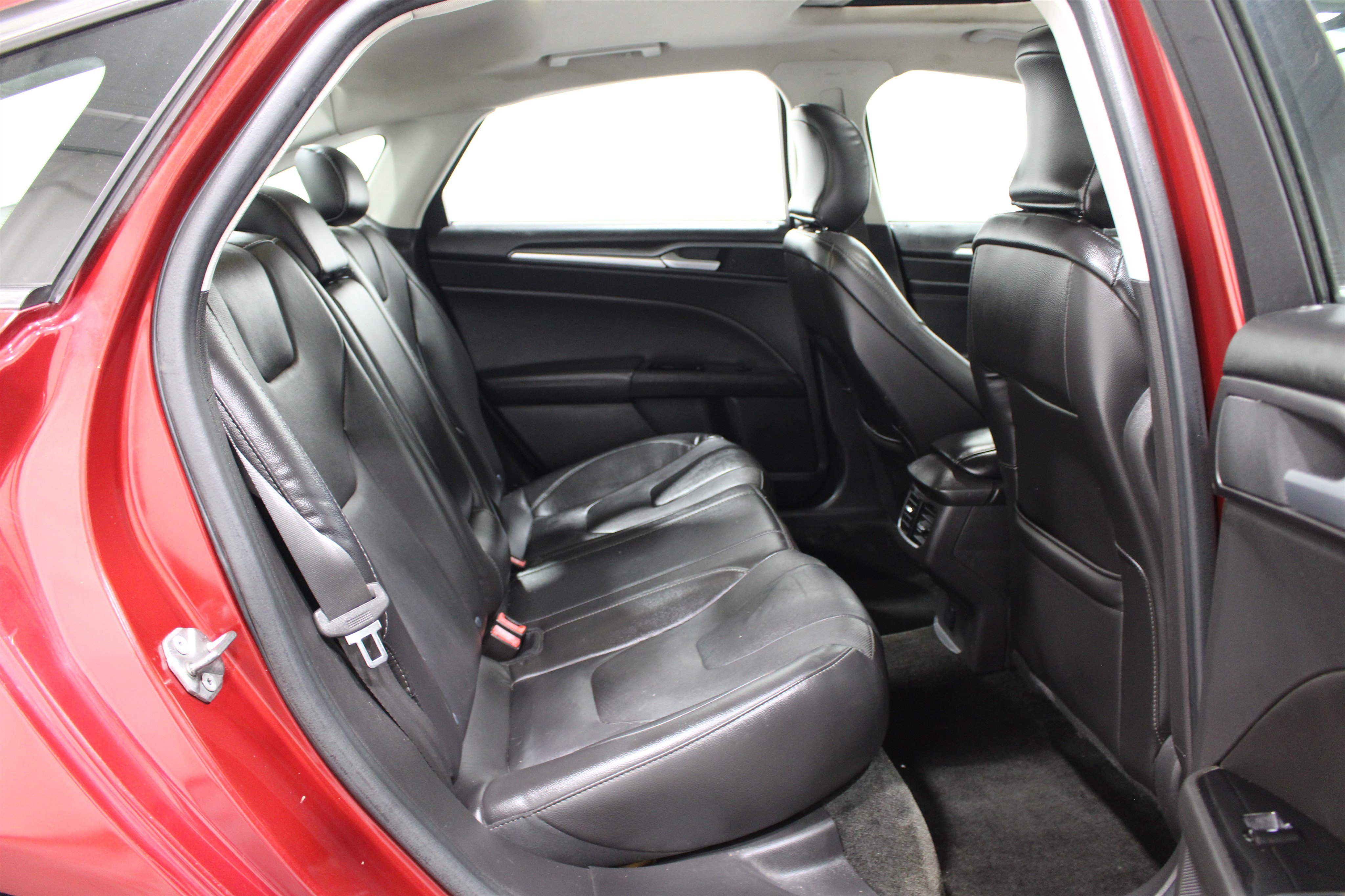 Used 2016 Ford Fusion Titanium FWD image 25