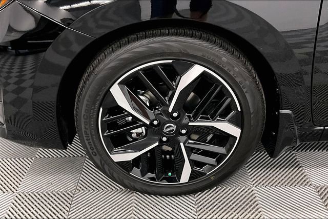 New 2025 Nissan Versa SR w/ Trunk Package image 12