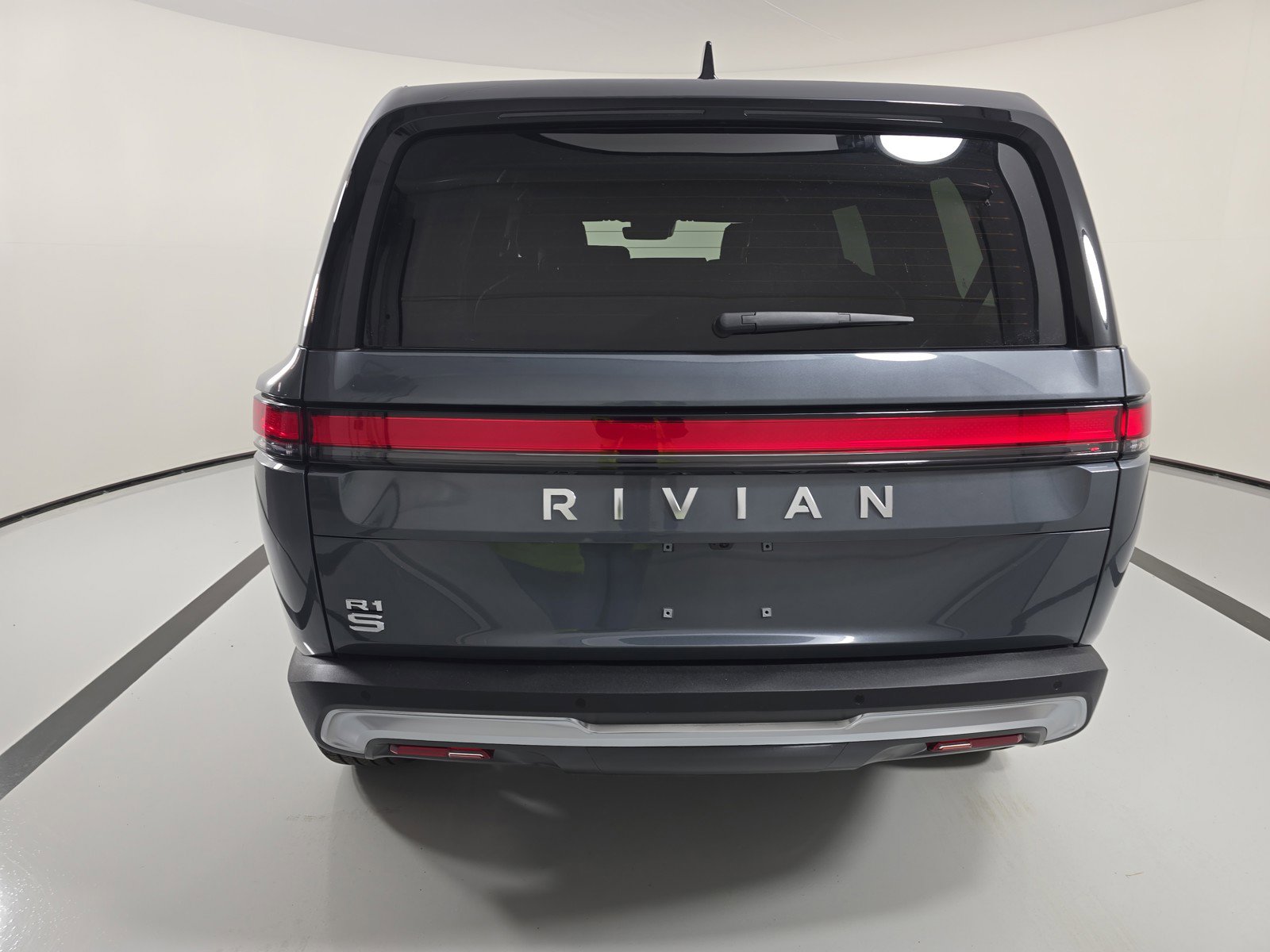 Used 2023 Rivian R1S Adventure image 4