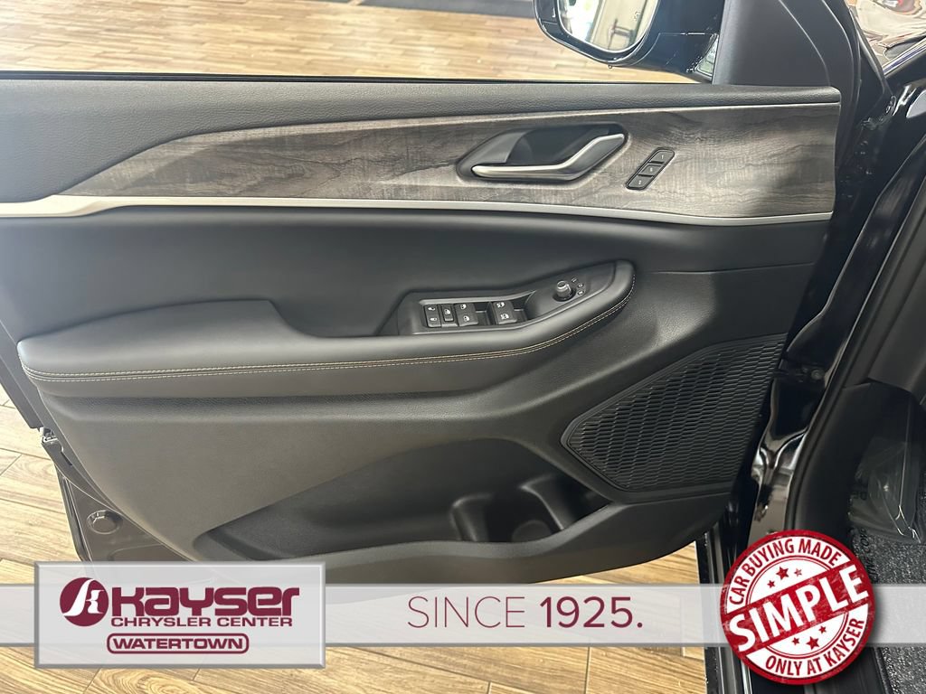New 2026 Jeep Grand Cherokee Limited AWD/4WD image 12