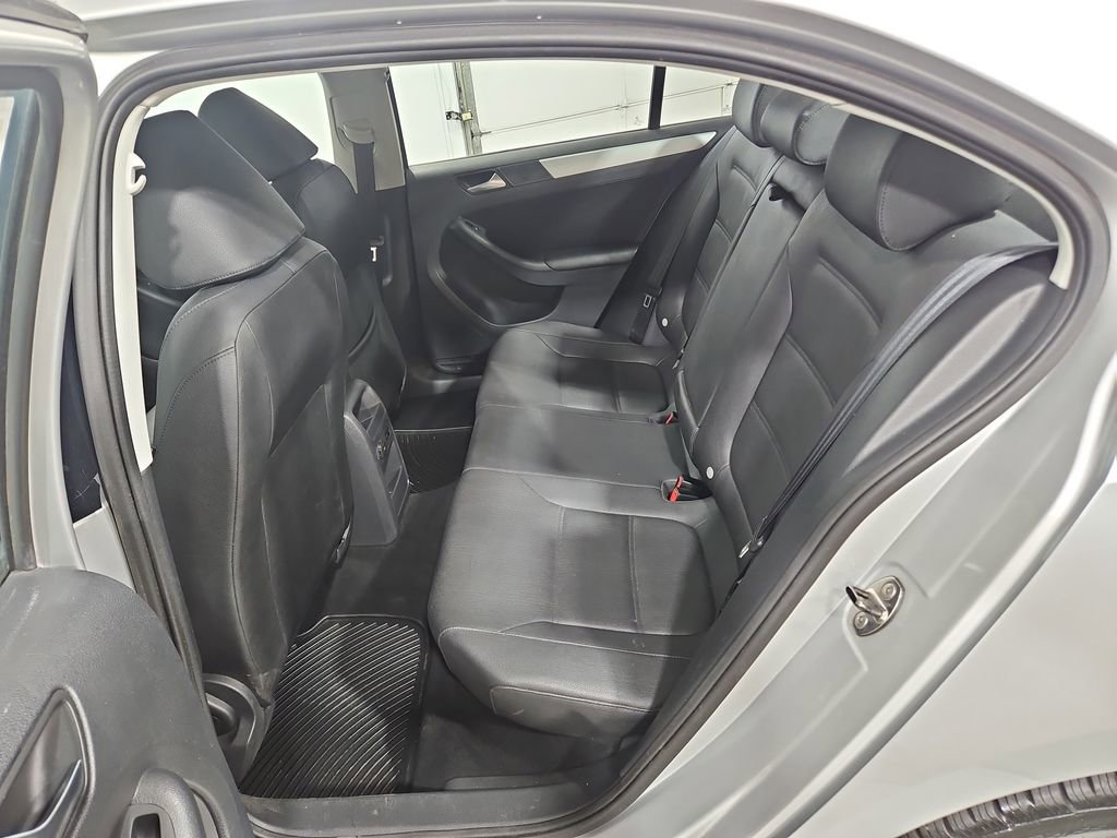 Used 2012 Volkswagen Jetta TDI FWD image 23