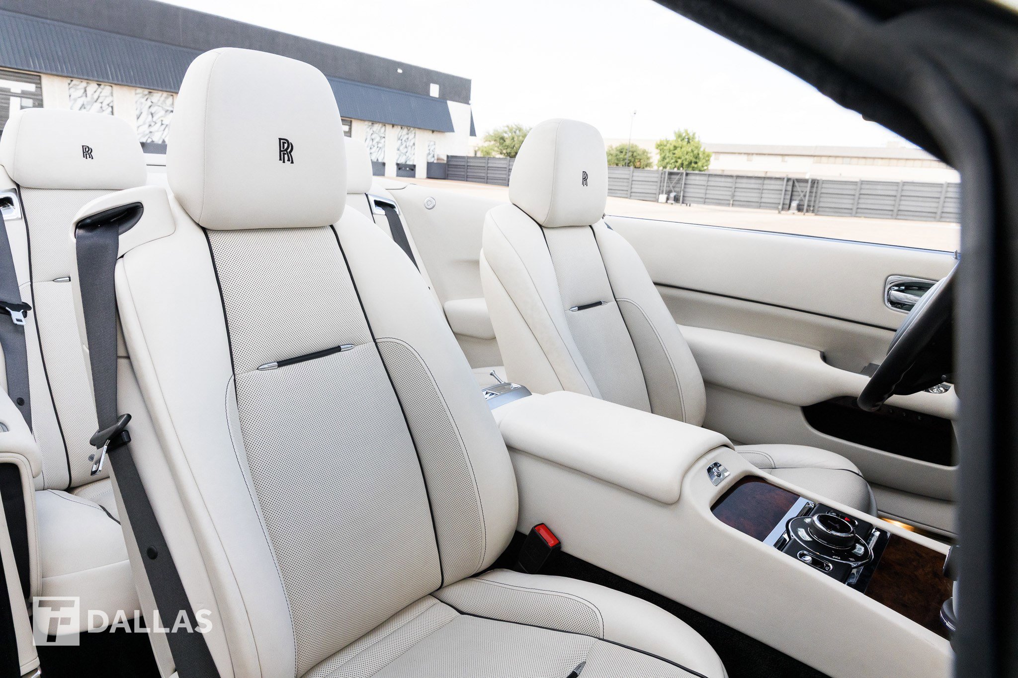 Used 2017 Rolls-Royce Dawn image 38