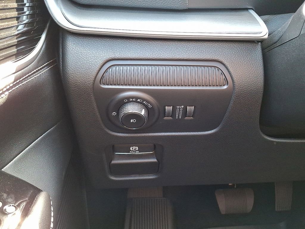 New 2025 Jeep Wagoneer L Series II AWD/4WD image 17