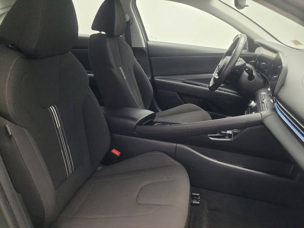 Used 2025 Hyundai Elantra SEL FWD image 21