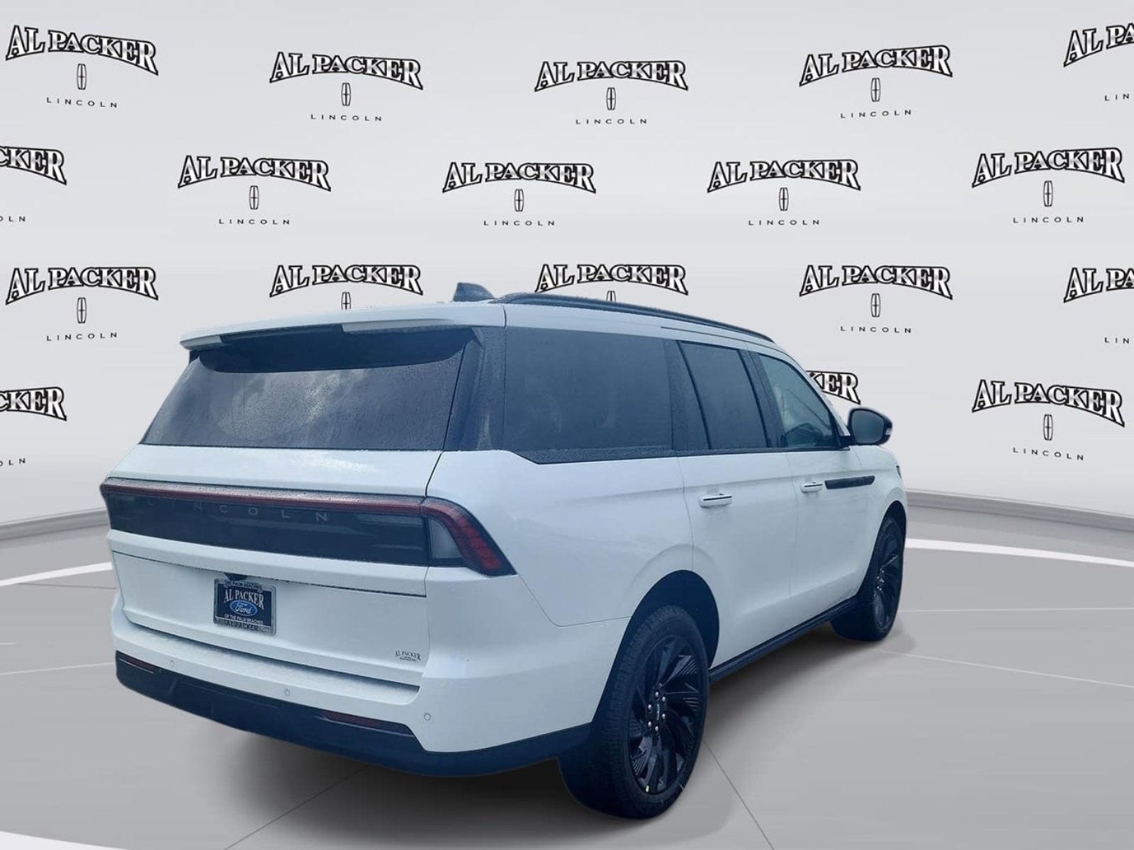 New 2027 Lincoln Navigator Reserve w/ Jet Appearance Package AWD/4WD image 5
