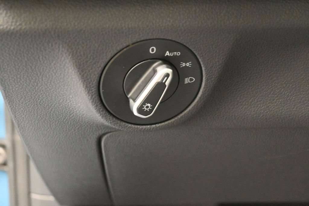 Used 2025 Volkswagen Jetta SE FWD image 16