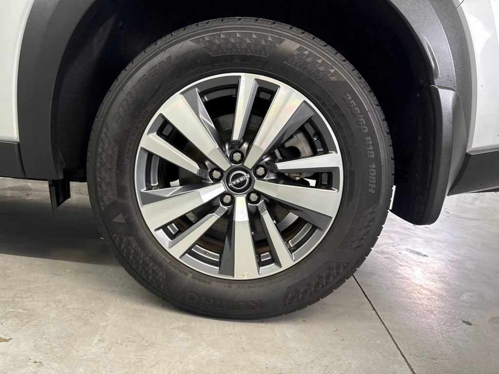 Used 2025 Nissan Pathfinder SL w/ Black Appearance Package FWD image 28