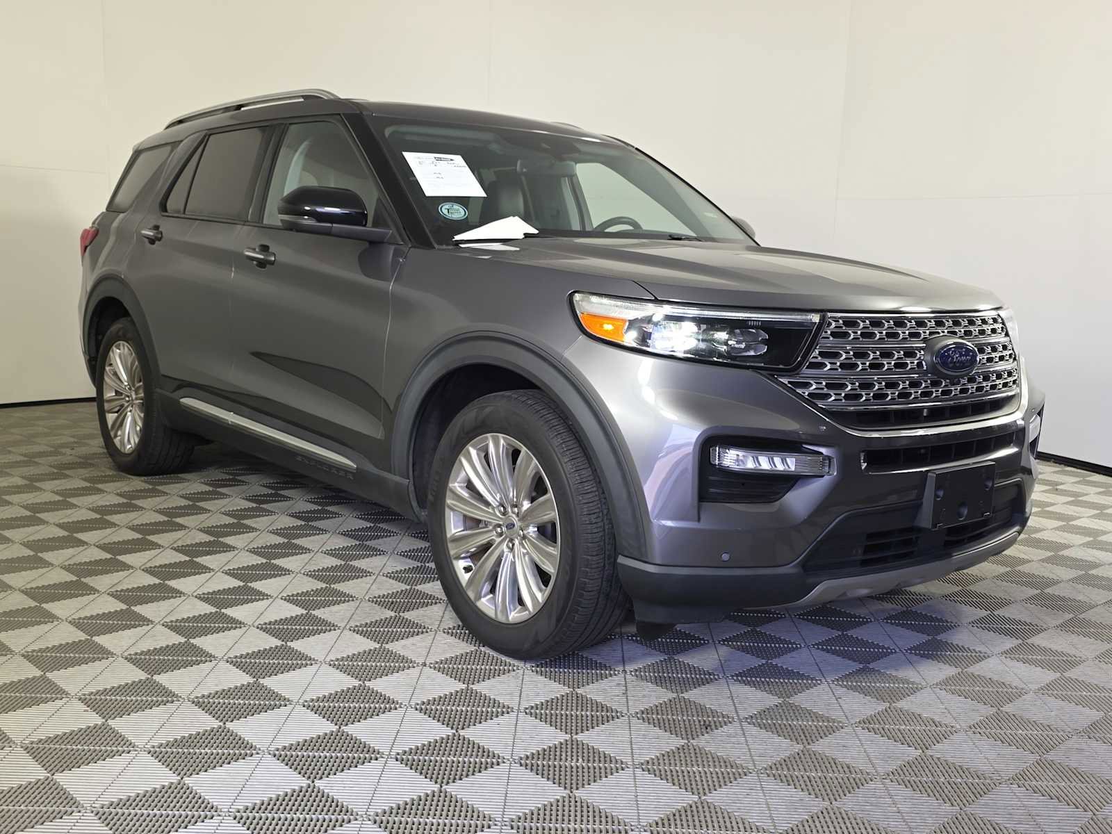 Used 2022 Ford Explorer Limited w/ Equipment Group 301A image 2