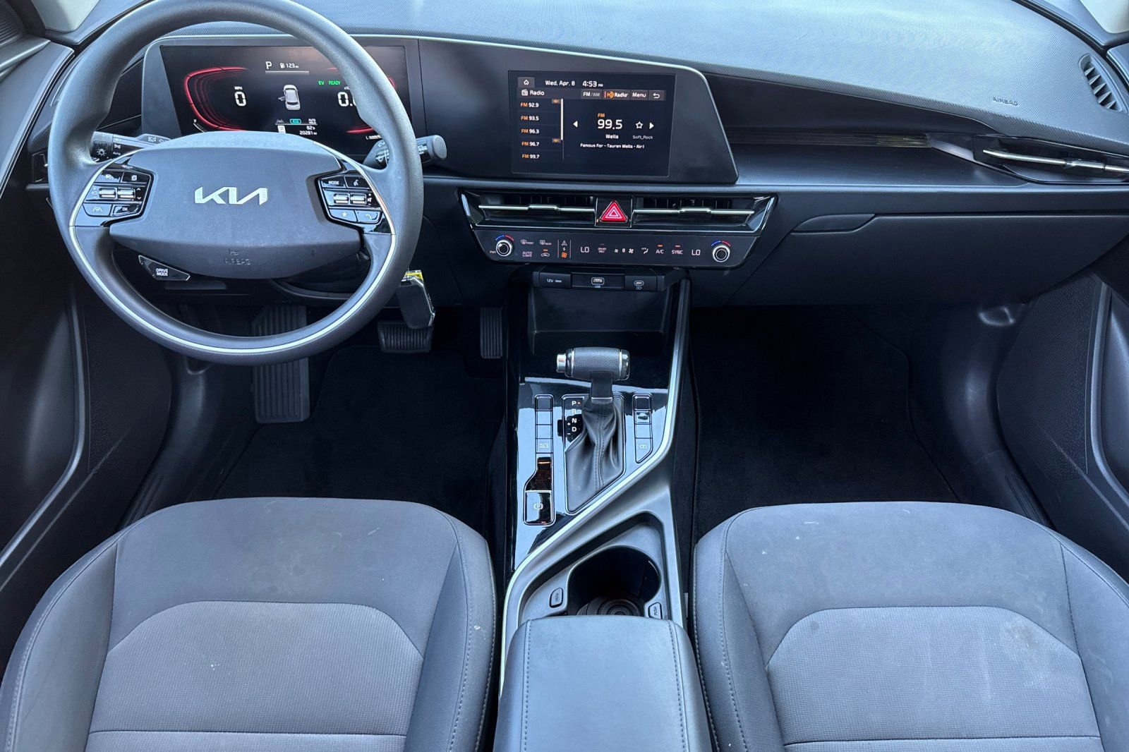 Used 2023 Kia Niro LX image 10
