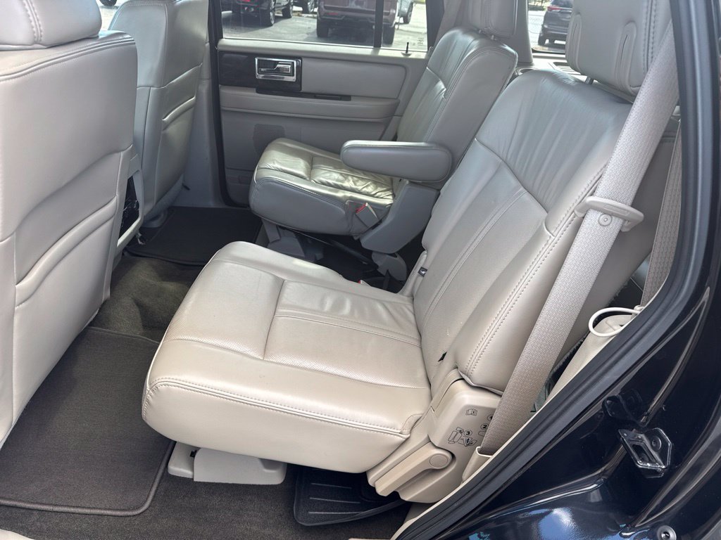 Used 2016 Lincoln Navigator Select AWD/4WD image 23