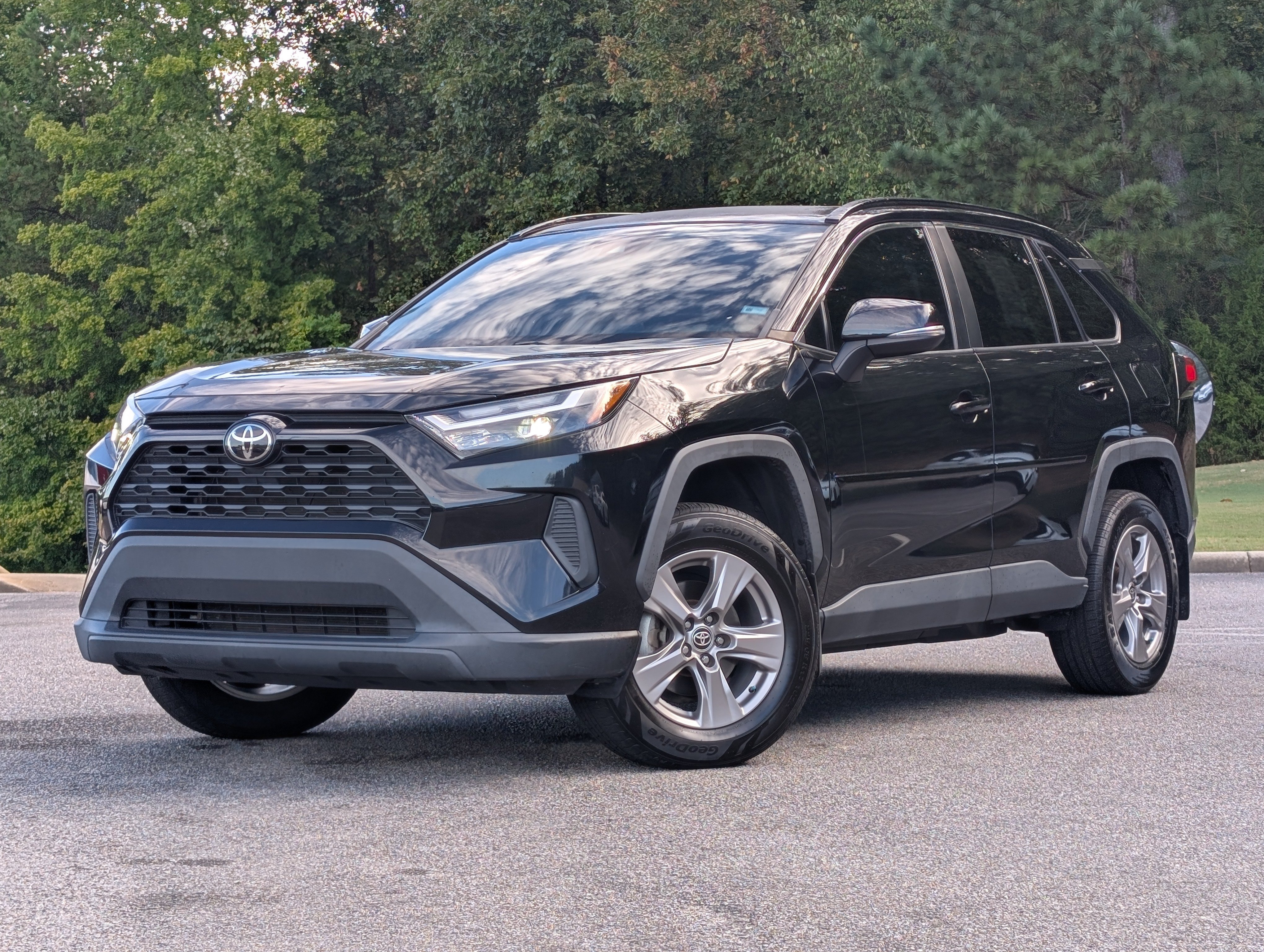 Used 2024 Toyota RAV4 XLE w/ Convenience Package AWD/4WD image 4