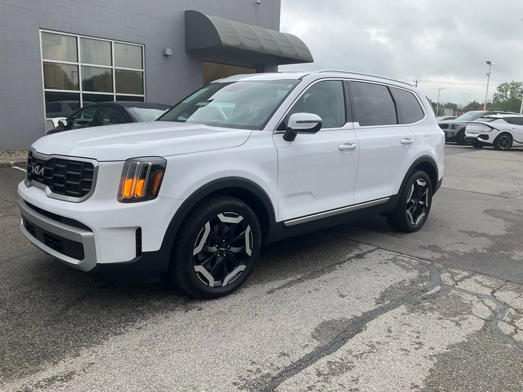 Used 2024 Kia Telluride S w/ S Sunroof Package FWD image 3