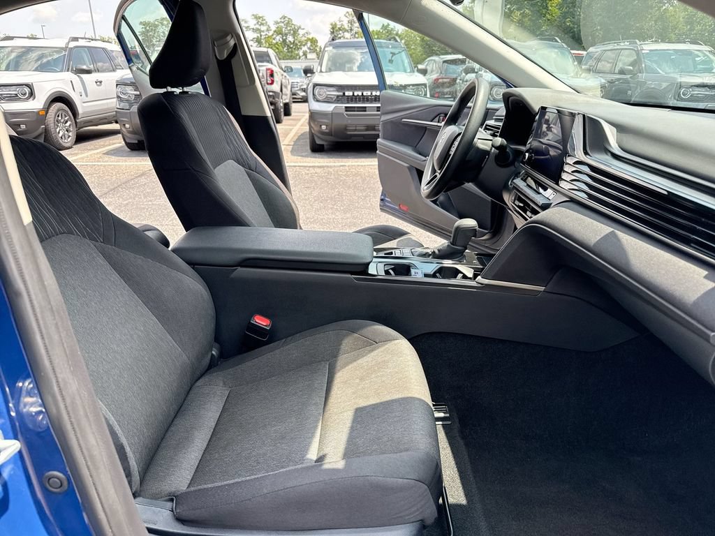 Used 2025 Toyota Camry LE FWD image 21