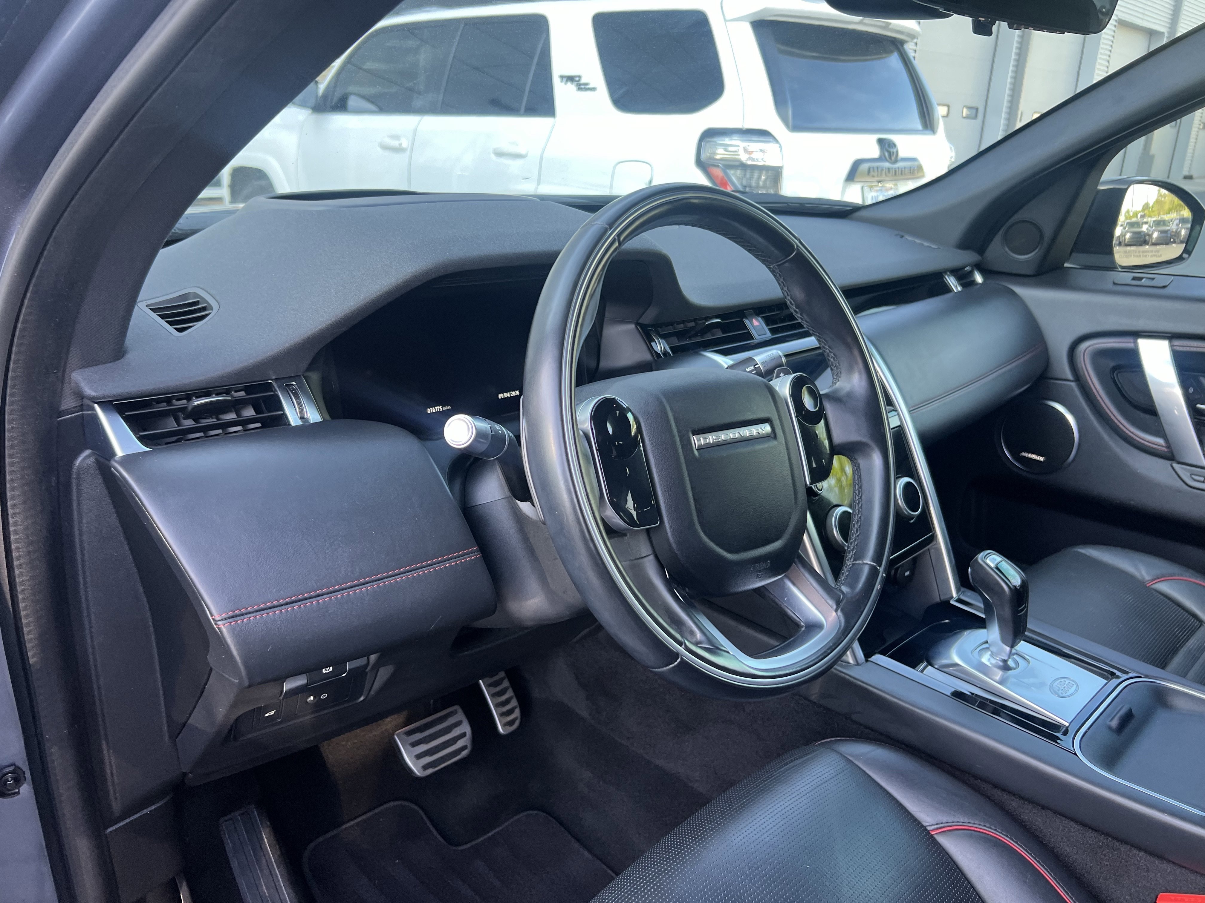 Used 2020 Land Rover Discovery Sport SE R-Dynamic image 18