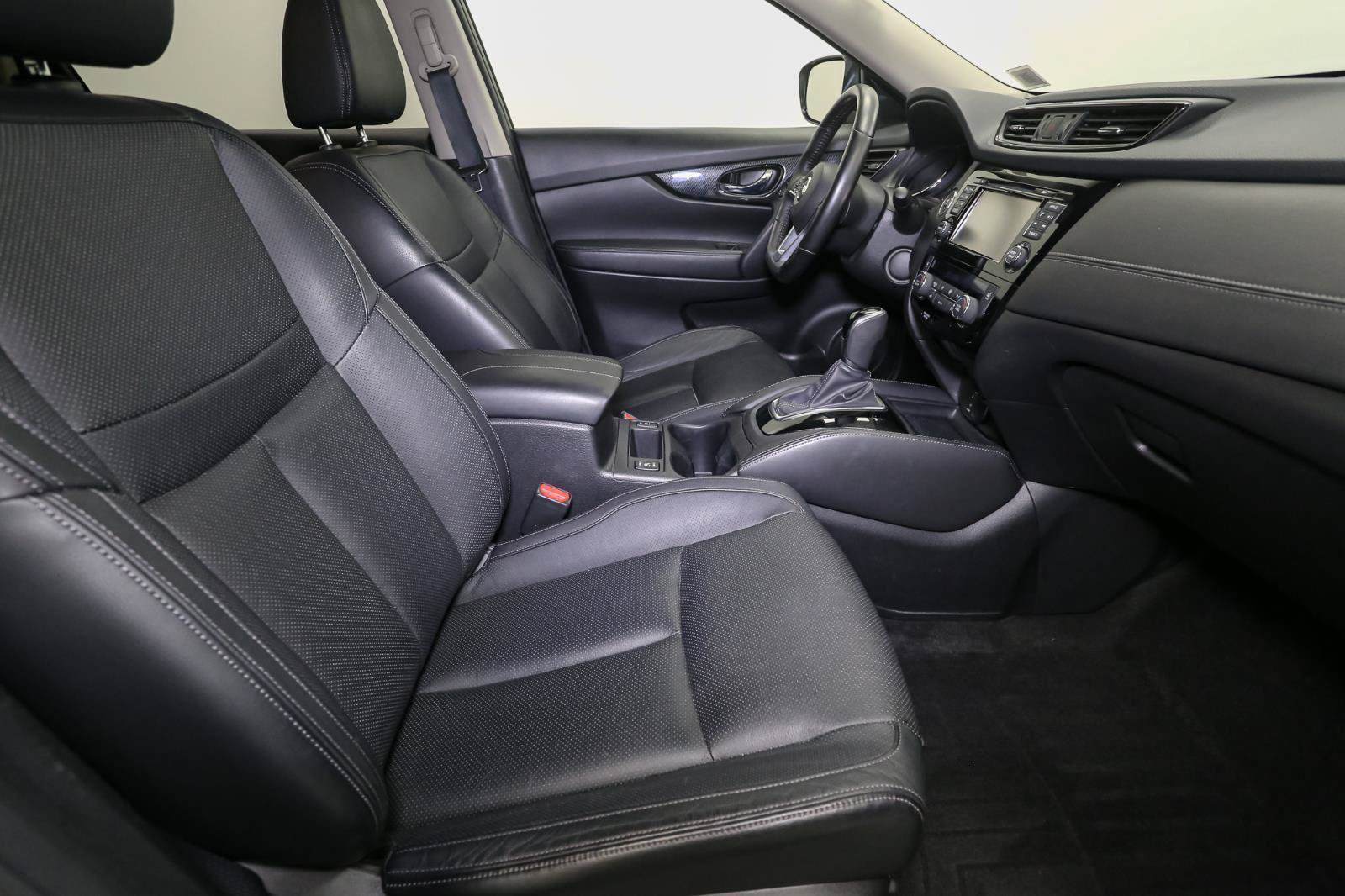 Used 2017 Nissan Rogue SL AWD/4WD image 18