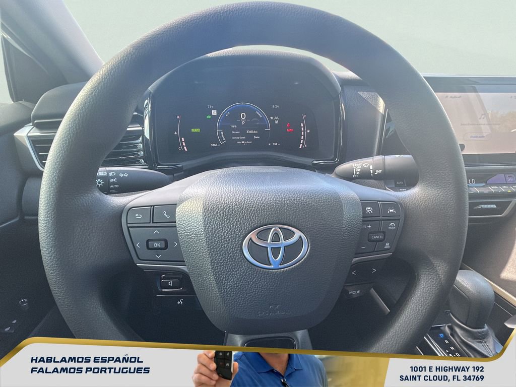 Used 2025 Toyota Camry LE image 17