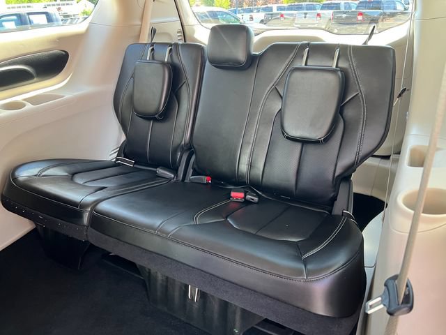 Used 2024 Chrysler Pacifica Touring-L AWD/4WD image 7