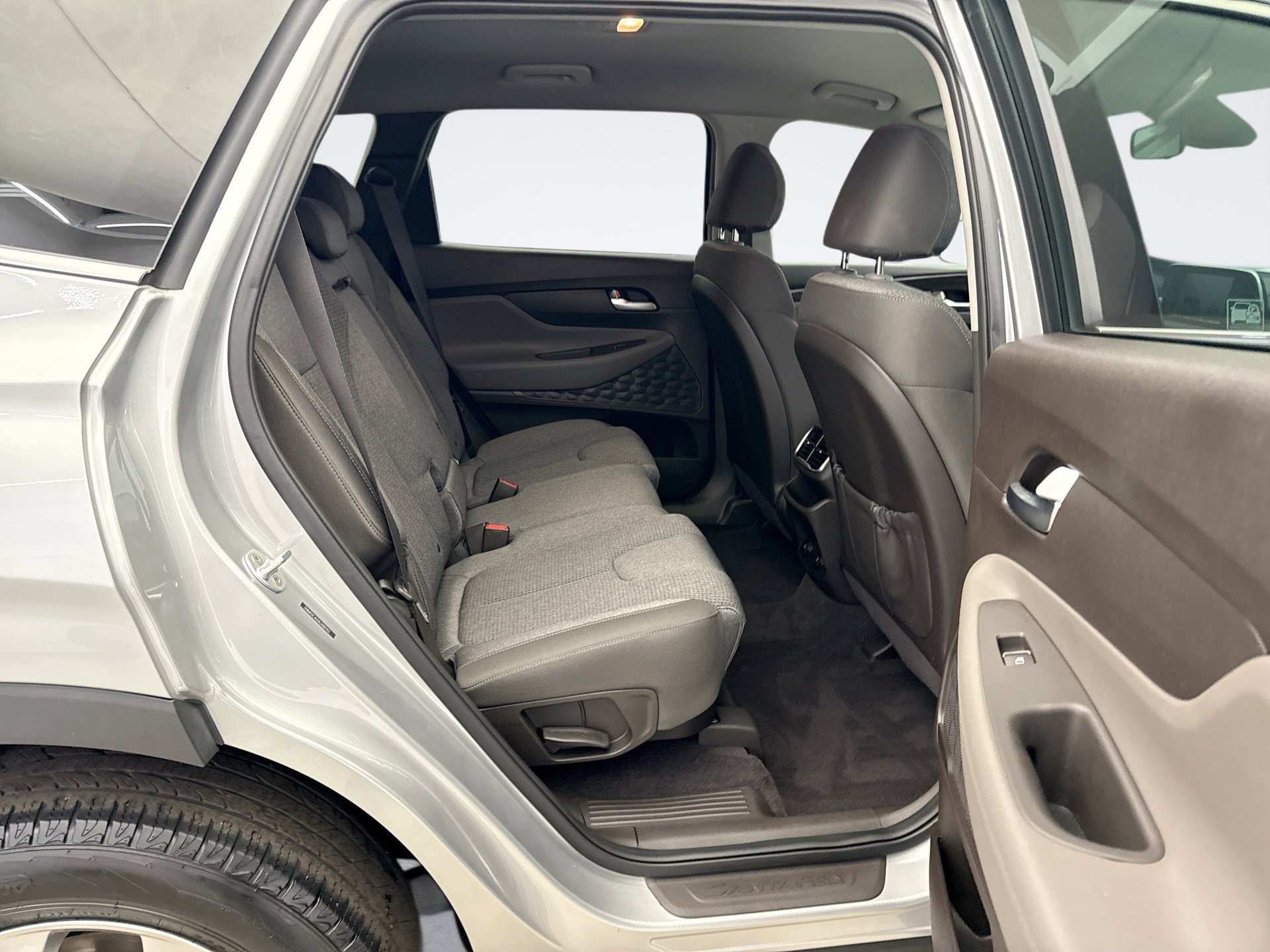 Used 2020 Hyundai Santa Fe SE image 17