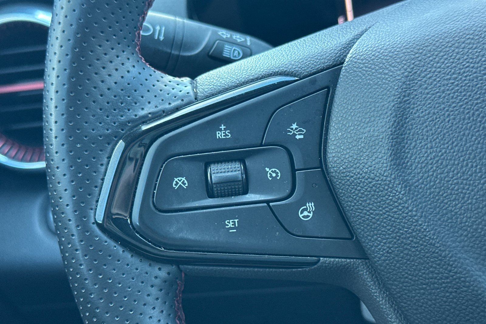 Used 2024 Chevrolet Trax RS w/ Driver Confidence Package FWD image 34