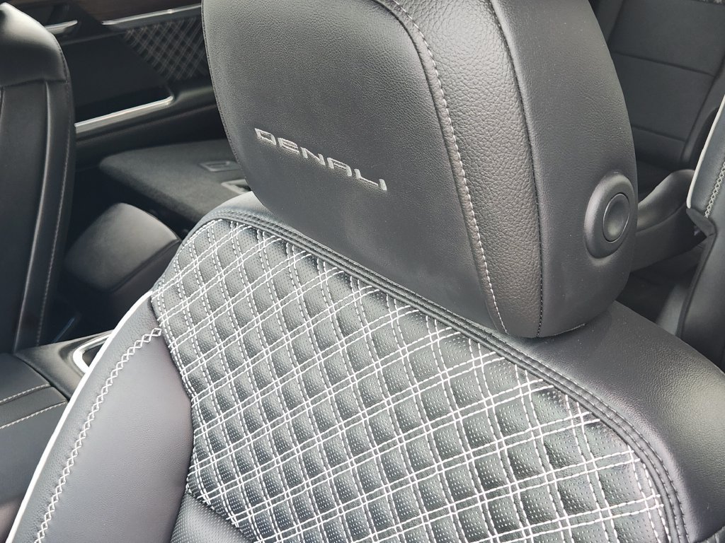 Used 2025 GMC Acadia Denali AWD/4WD image 19