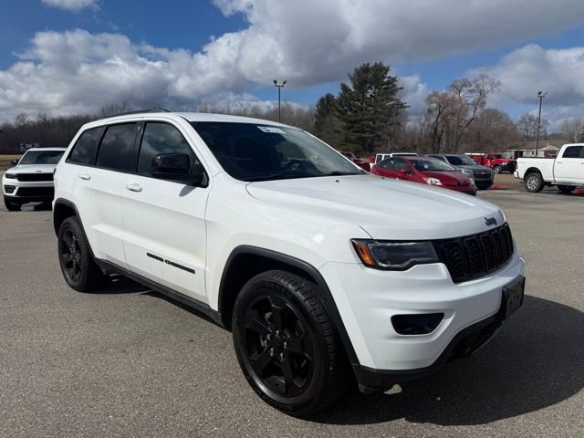 Used 2020 Jeep Grand Cherokee Laredo image 2