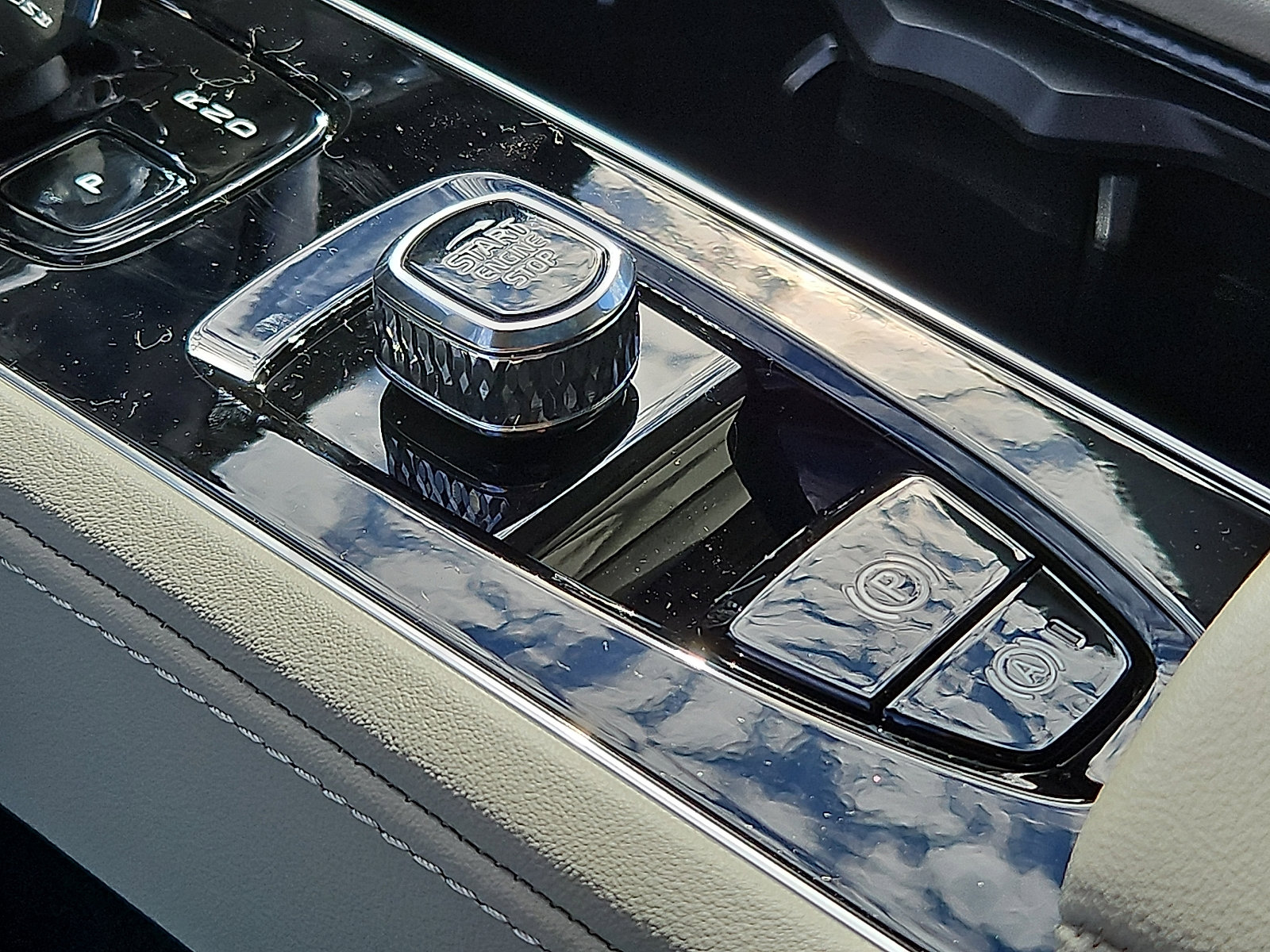 New 2026 Volvo XC90 B6 Ultra w/ Protection Package image 20