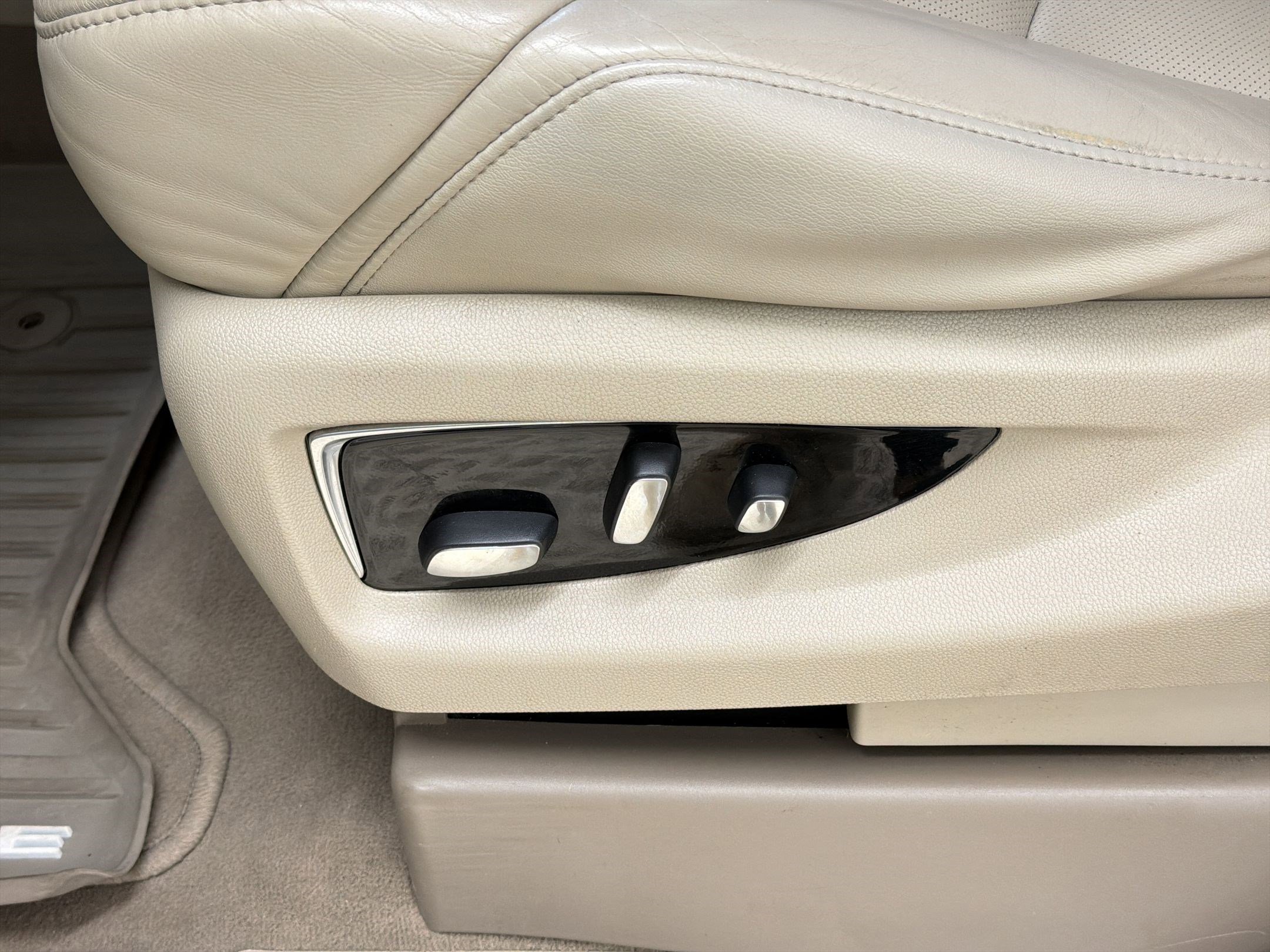 Used 2020 Cadillac Escalade Luxury image 14