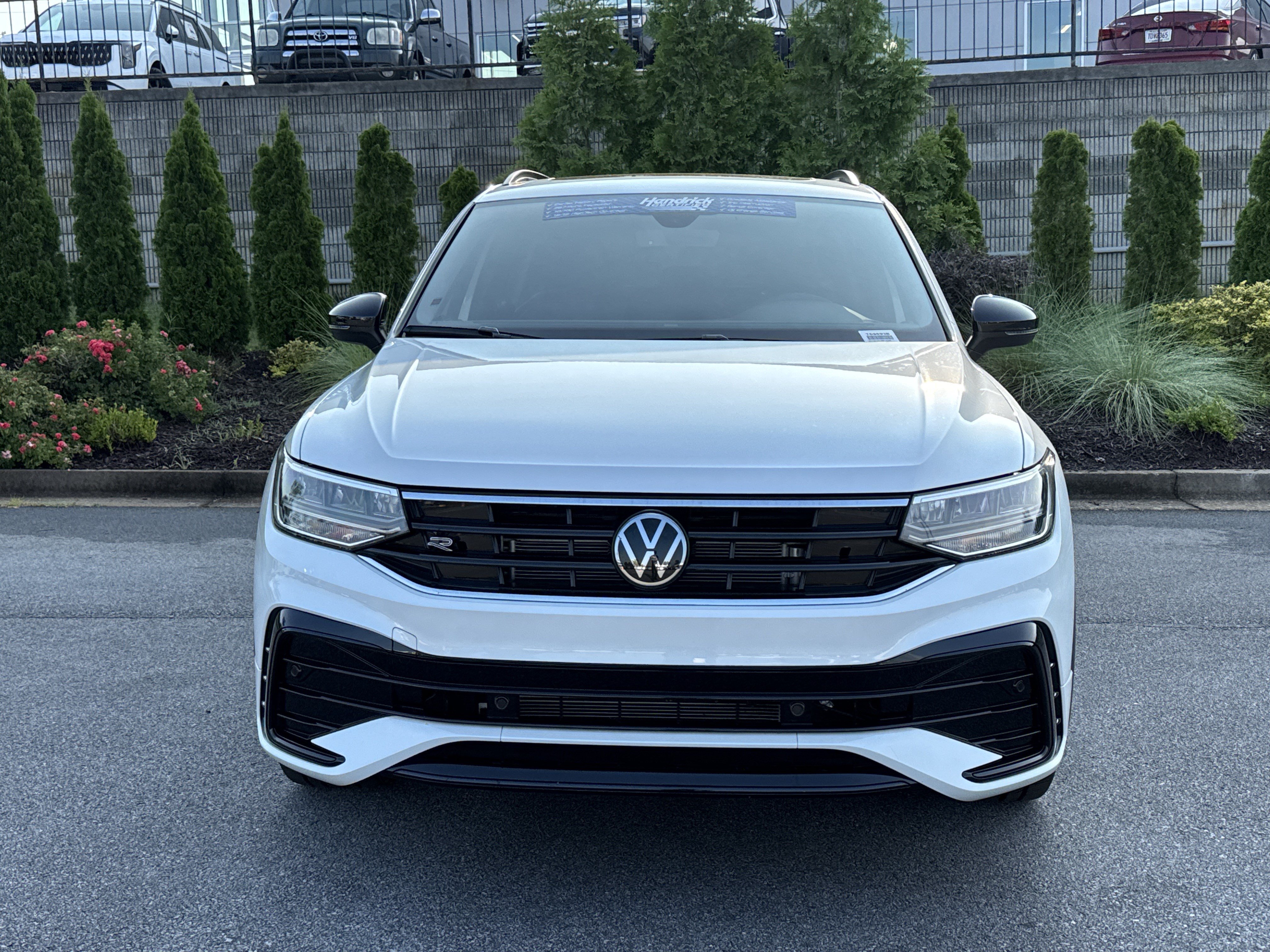 Used 2024 Volkswagen Tiguan SE R-Line FWD image 3