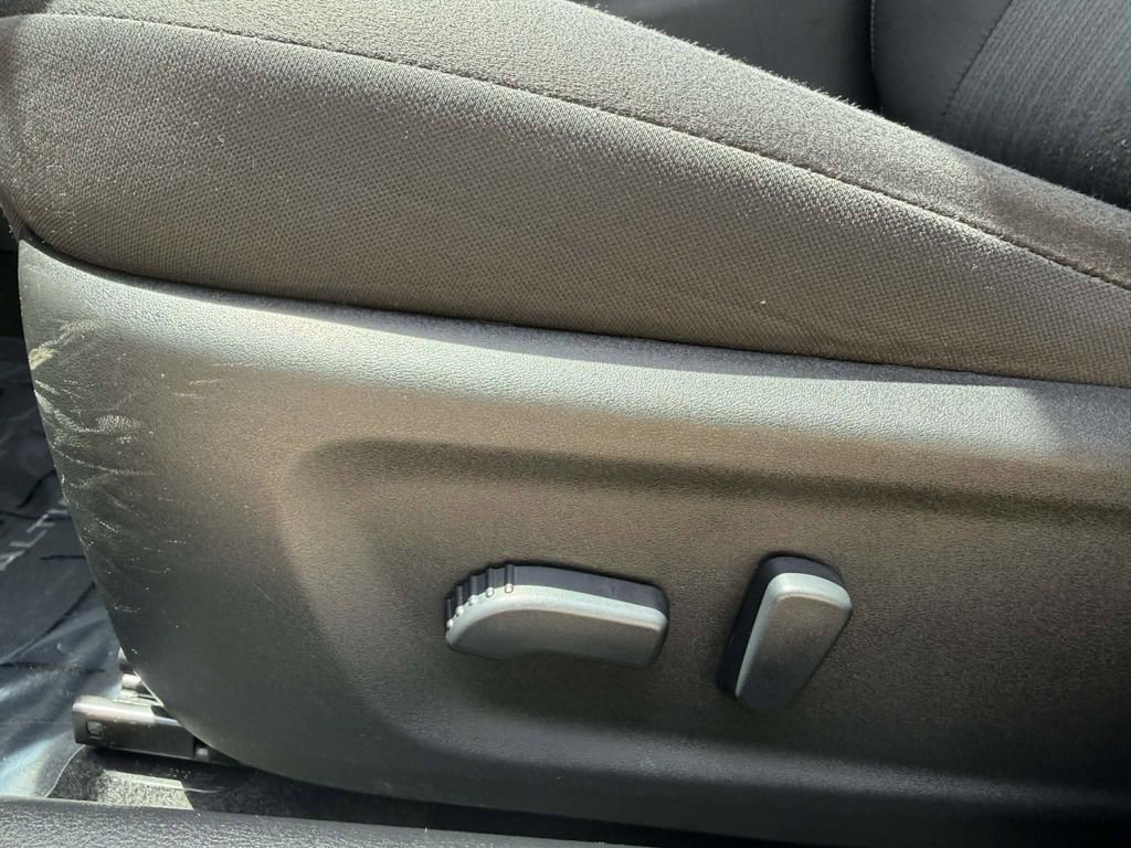 Used 2024 Nissan Altima 2.5 SV FWD image 6