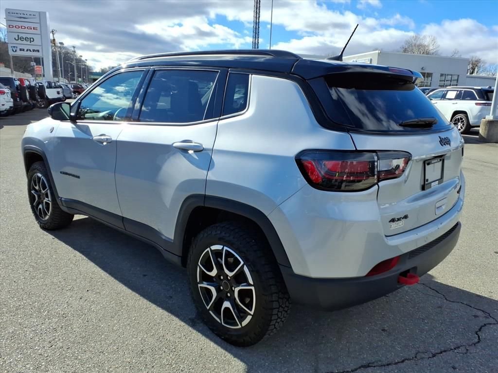 Used 2025 Jeep Compass Trailhawk w/ Trailhawk Elite Group image 6