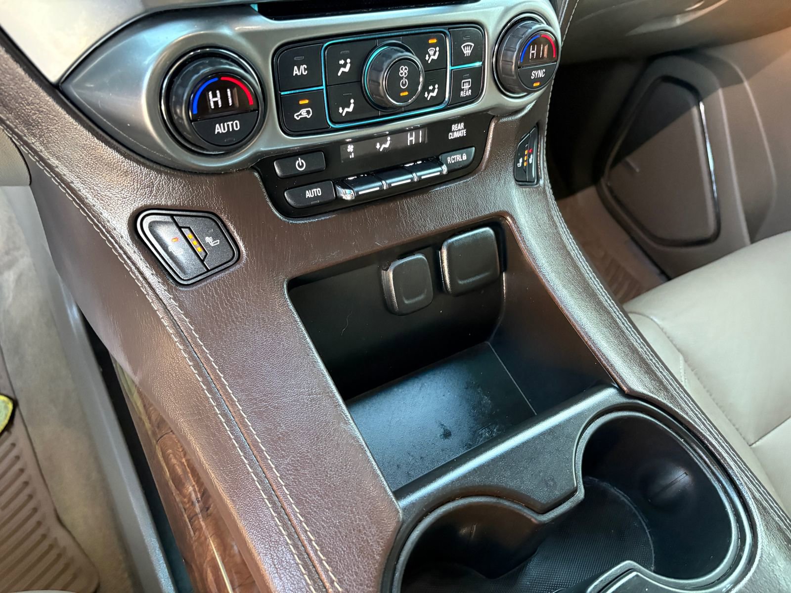 Used 2018 Chevrolet Suburban LT image 31