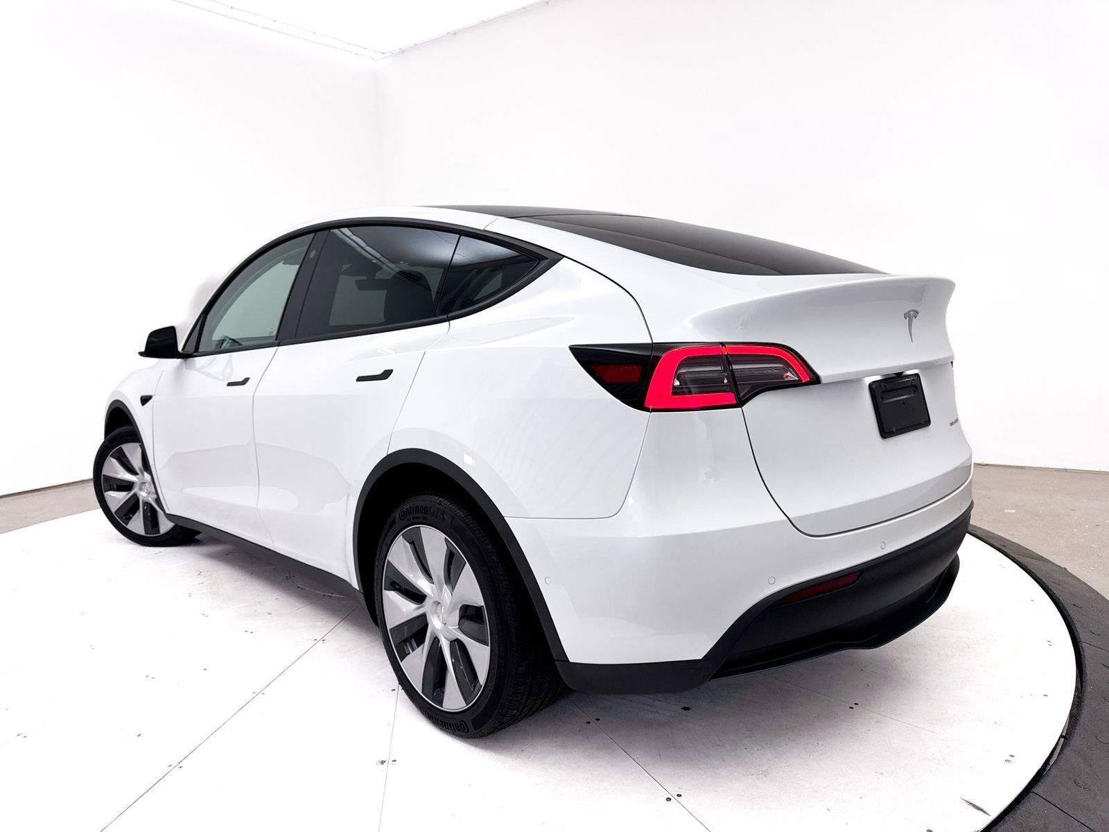 Used 2022 Tesla Model Y Long Range AWD/4WD image 2