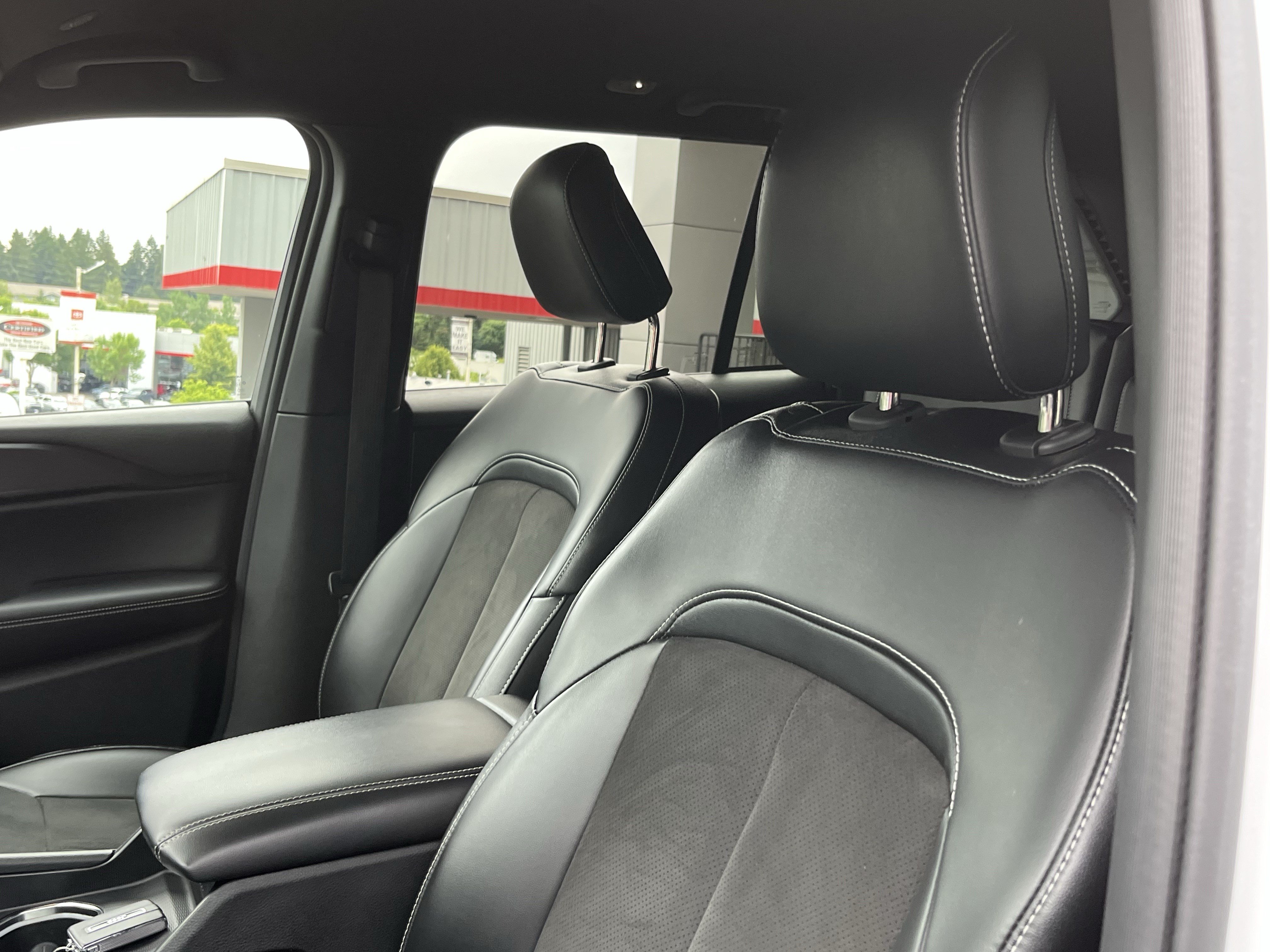 Used 2023 Jeep Grand Cherokee Altitude AWD/4WD image 18